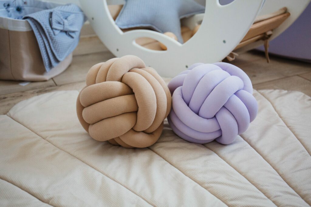 Pletený polštář Ball