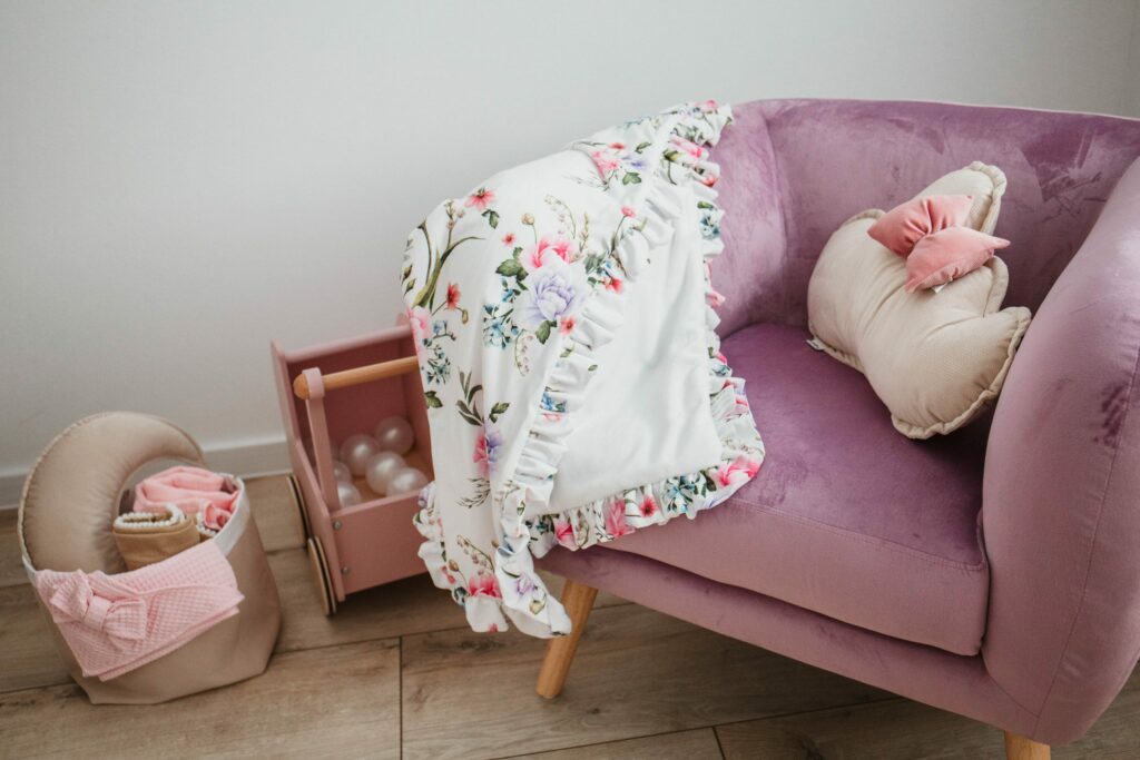 Zateplená bavlněná deka s volánem