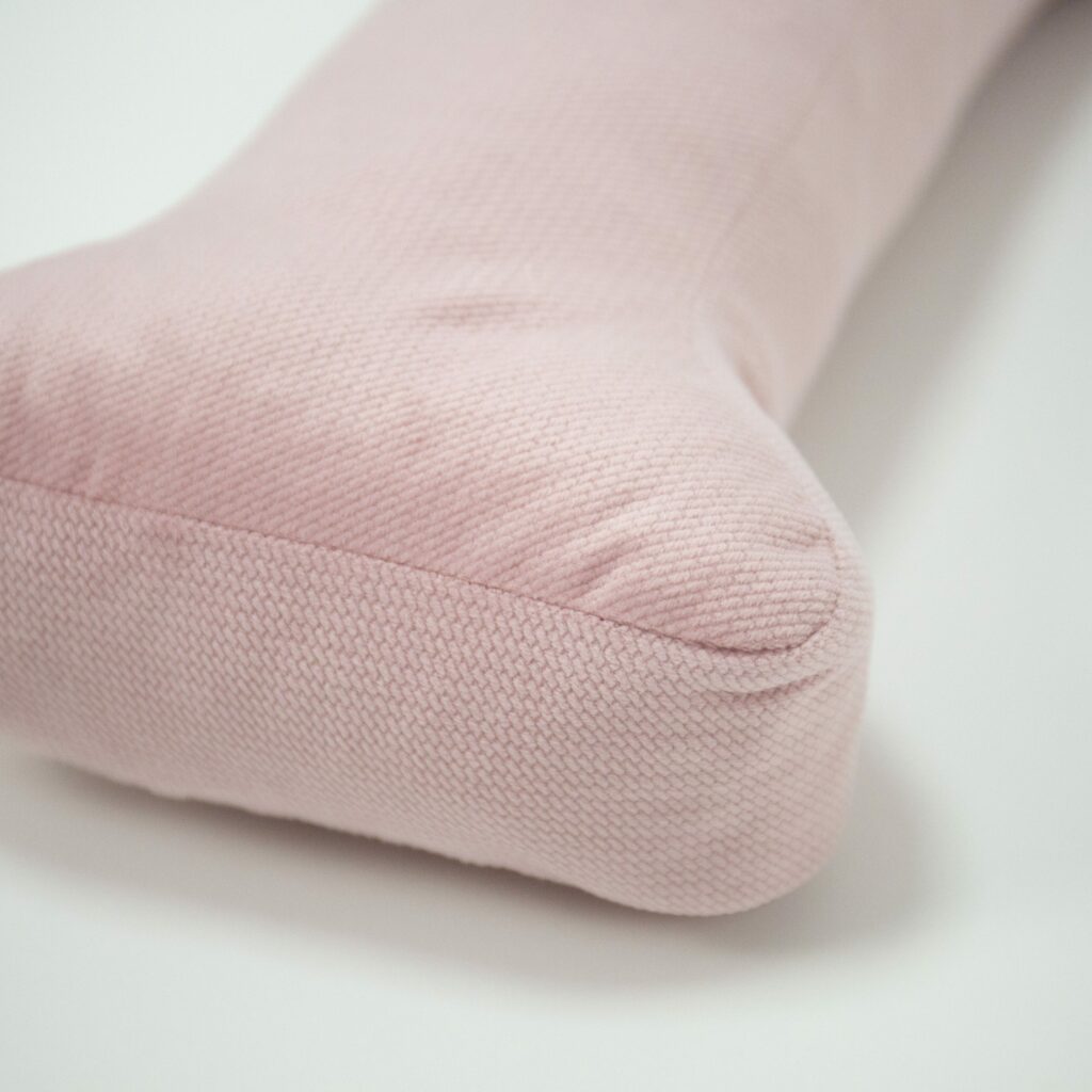 Polštář velvet písmeno