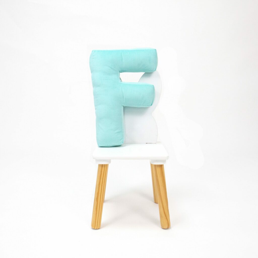 Polštář velvet písmeno