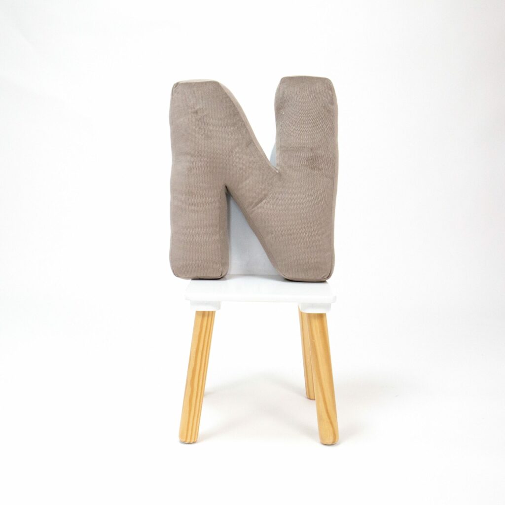 Polštář velvet písmeno