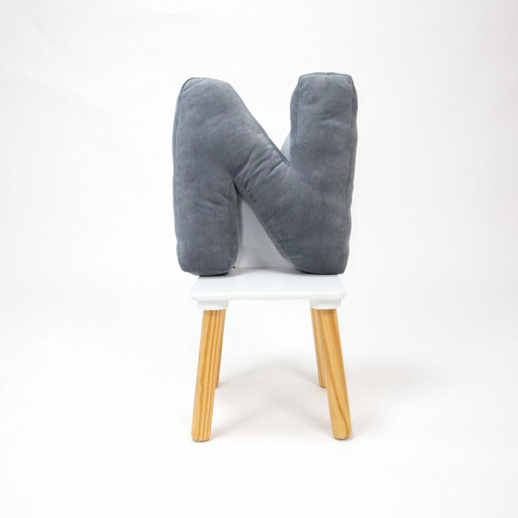 Polštář velvet písmeno