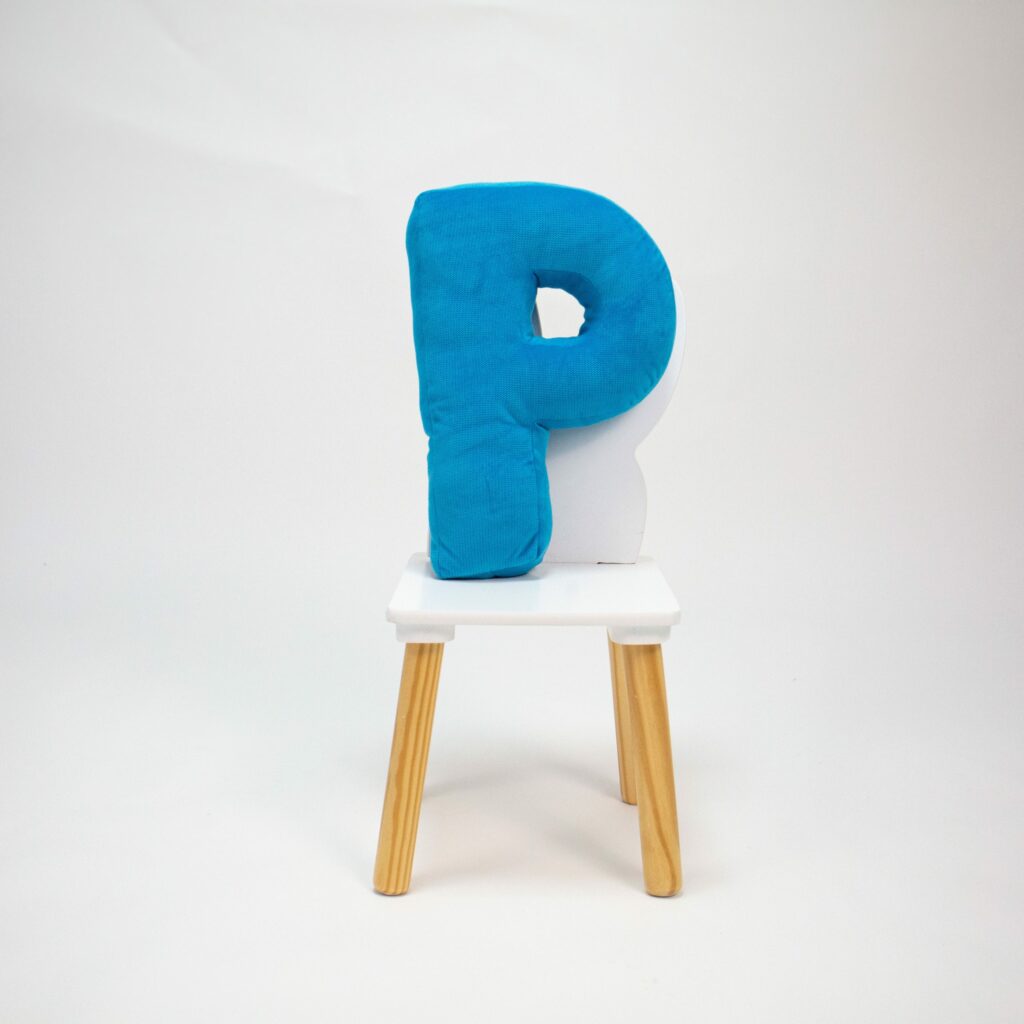 Polštář velvet písmeno