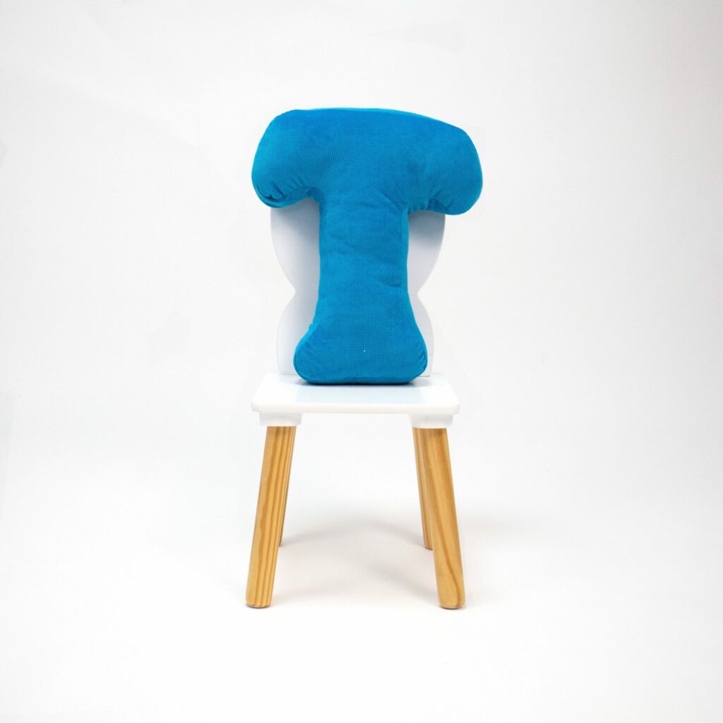 Polštář velvet písmeno