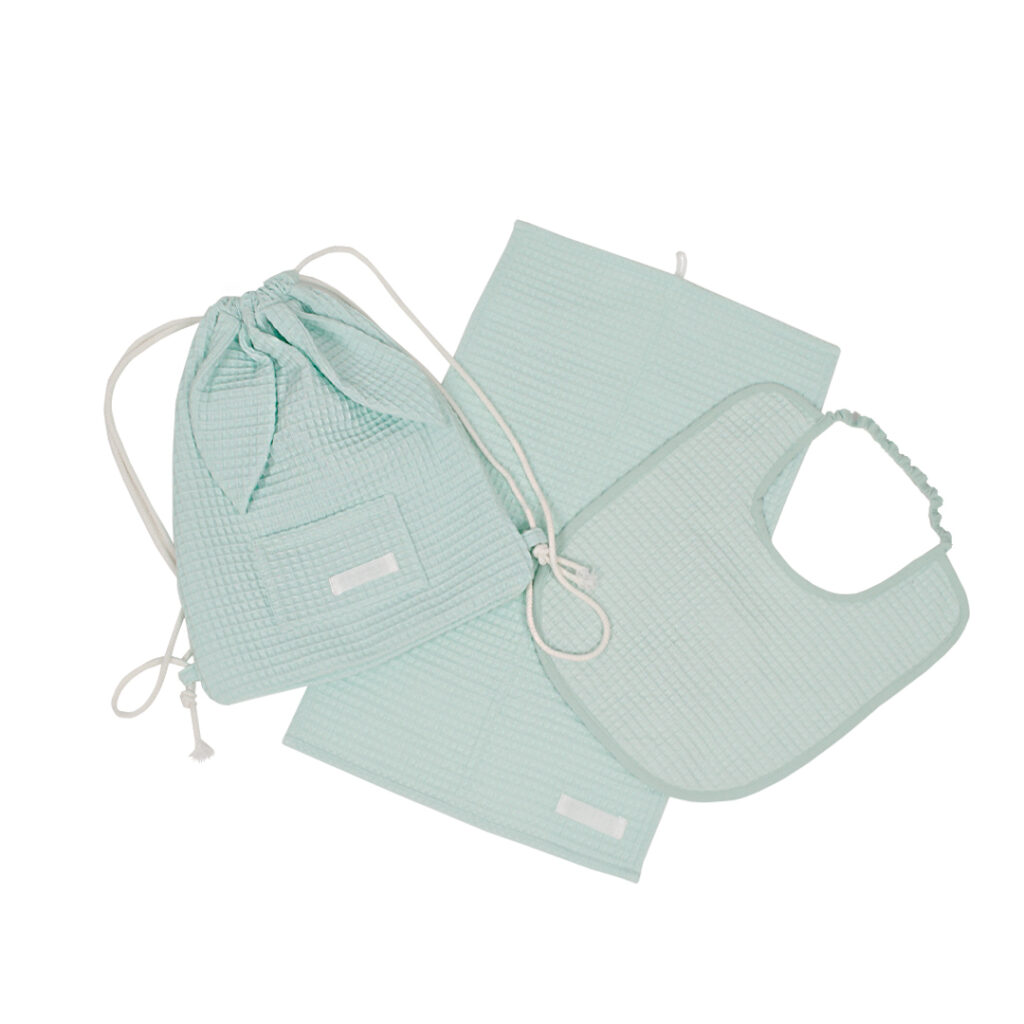 Set 2: Dětský stahovací batoh, bryndák a ručník Set 2: Dětský stahovací batoh, bryndák a ručník