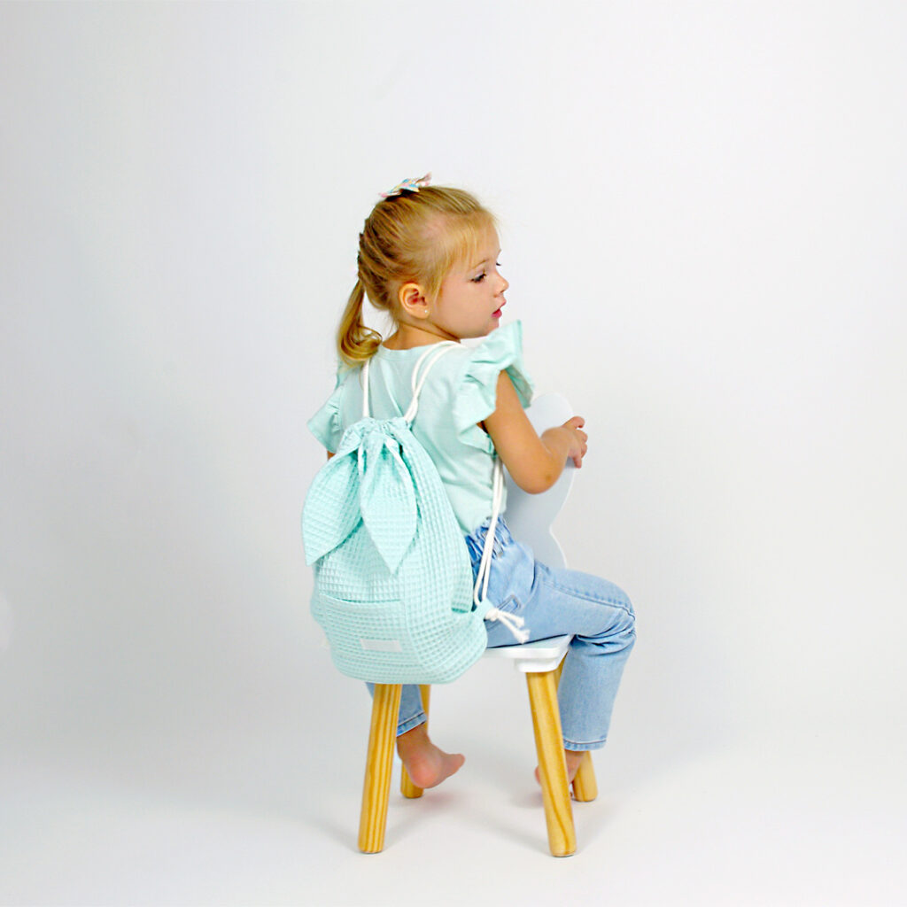 Set 2: Dětský stahovací batoh, bryndák a ručník Set 2: Dětský stahovací batoh, bryndák a ručník