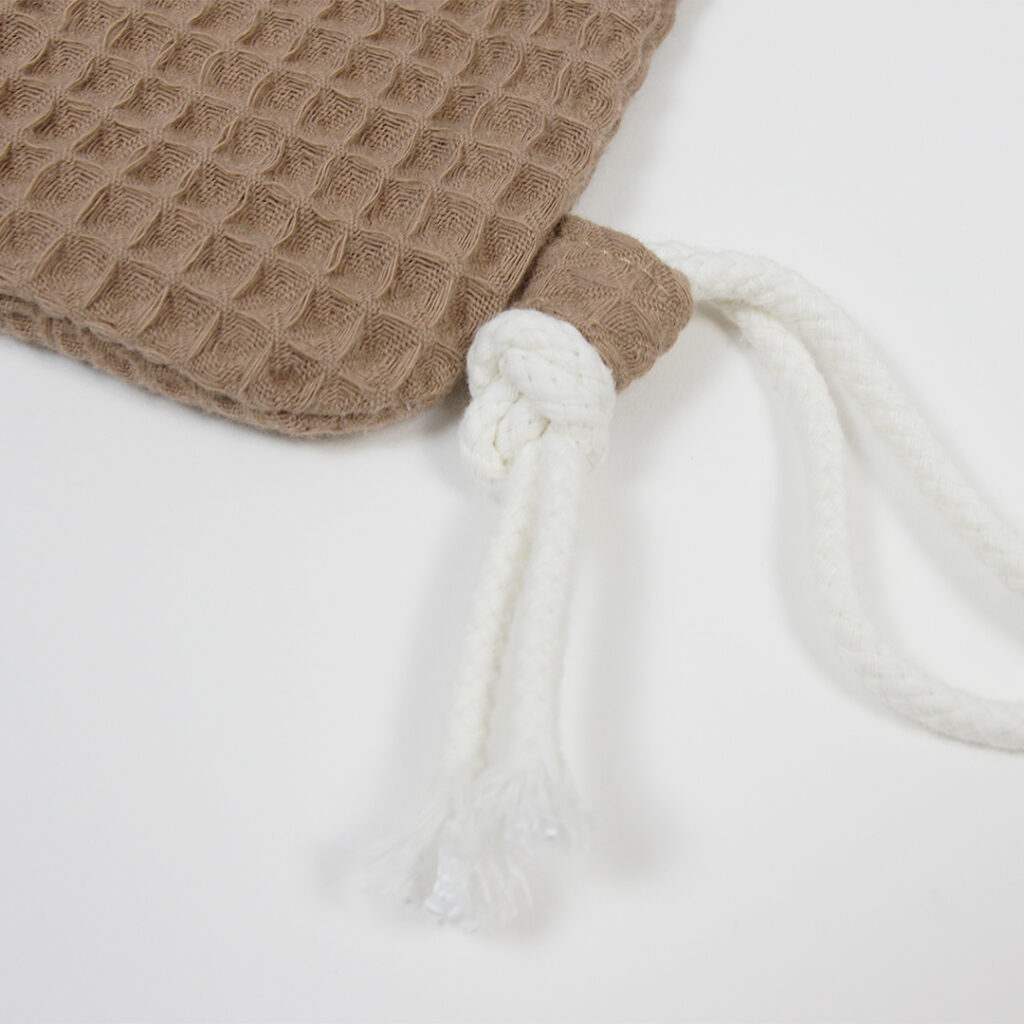 Set 2: Dětský stahovací batoh, bryndák a ručník Set 2: Dětský stahovací batoh, bryndák a ručník