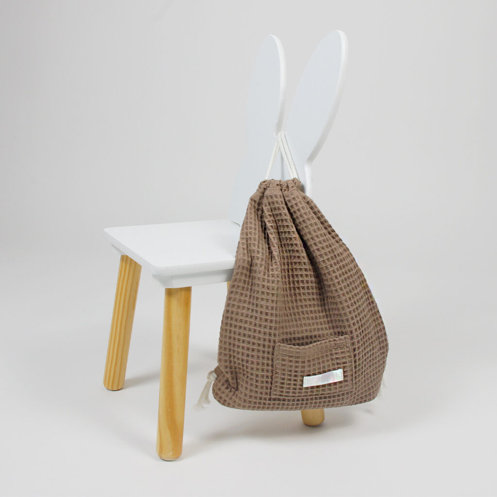 Set 2: Dětský stahovací batoh, bryndák a ručník Set 2: Dětský stahovací batoh, bryndák a ručník