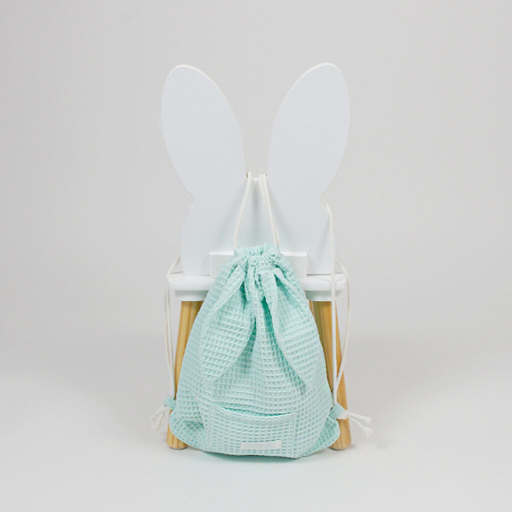 Set 2: Dětský stahovací batoh, bryndák a ručník Set 2: Dětský stahovací batoh, bryndák a ručník