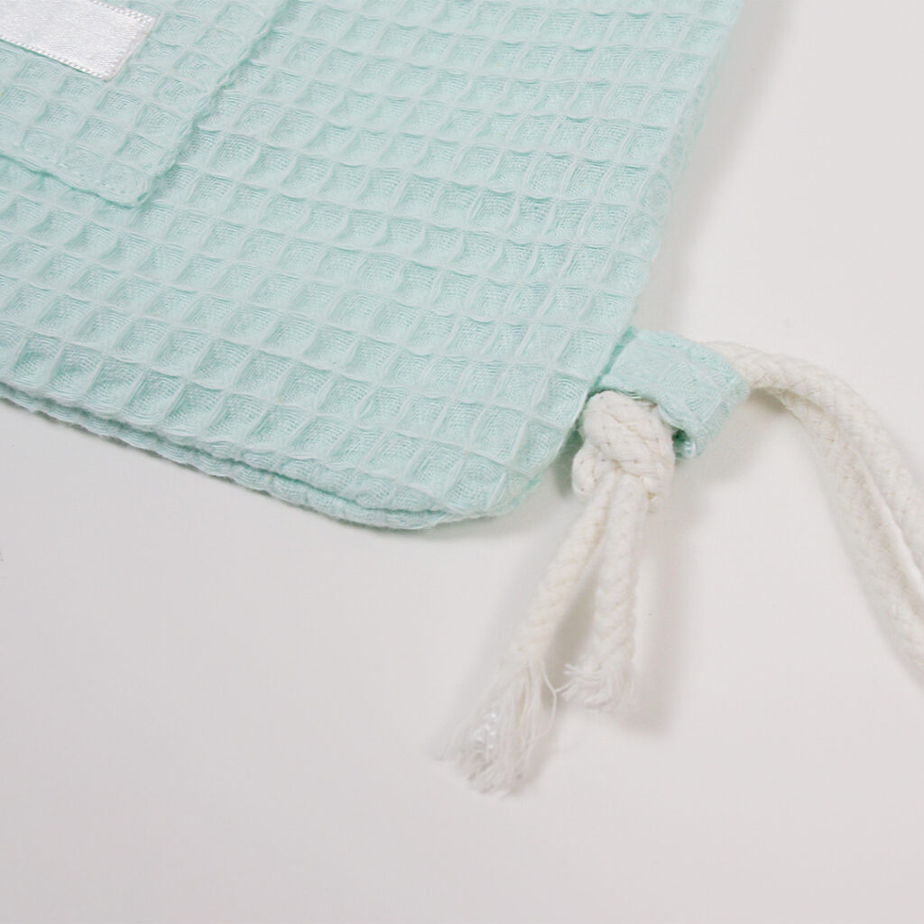 Set 2: Dětský stahovací batoh, bryndák a ručník Set 2: Dětský stahovací batoh, bryndák a ručník