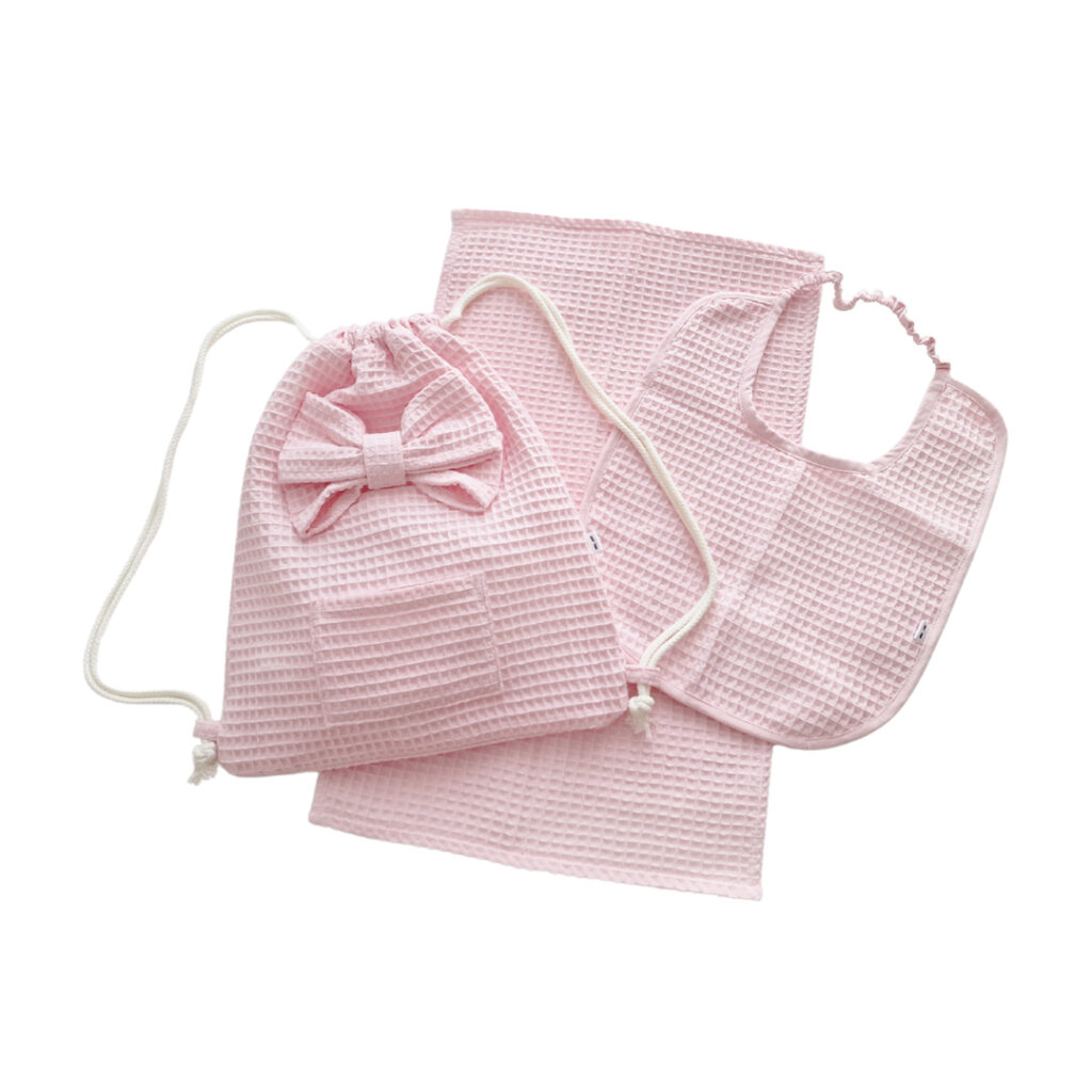 Set 2: Dětský stahovací batoh, bryndák a ručník Set 2: Dětský stahovací batoh, bryndák a ručník