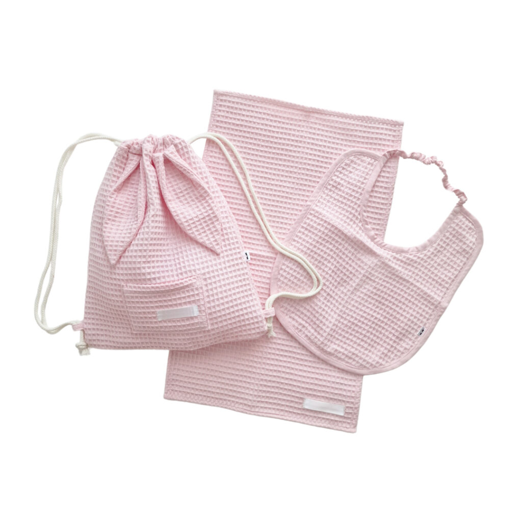 Set 2: Dětský stahovací batoh, bryndák a ručník Set 2: Dětský stahovací batoh, bryndák a ručník