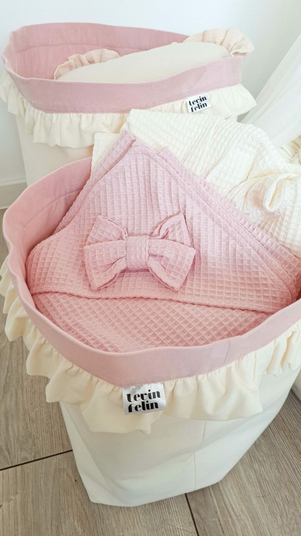 Set 2 bavlněných košíků s volánem (M, L)