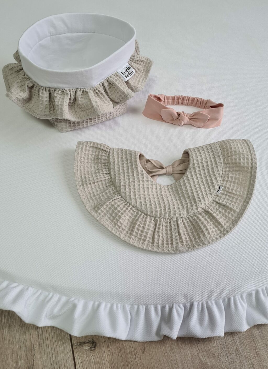 Set 2 vafle košíků s volánem (XS, S)