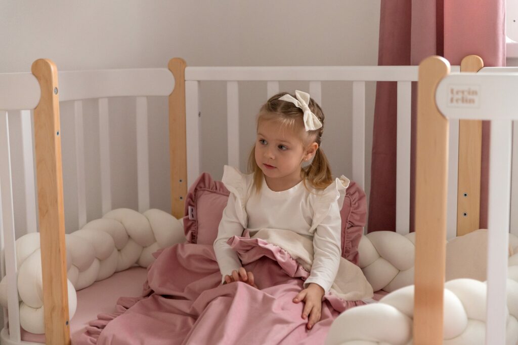 Velvet polštář s volánem 45 × 30 cm