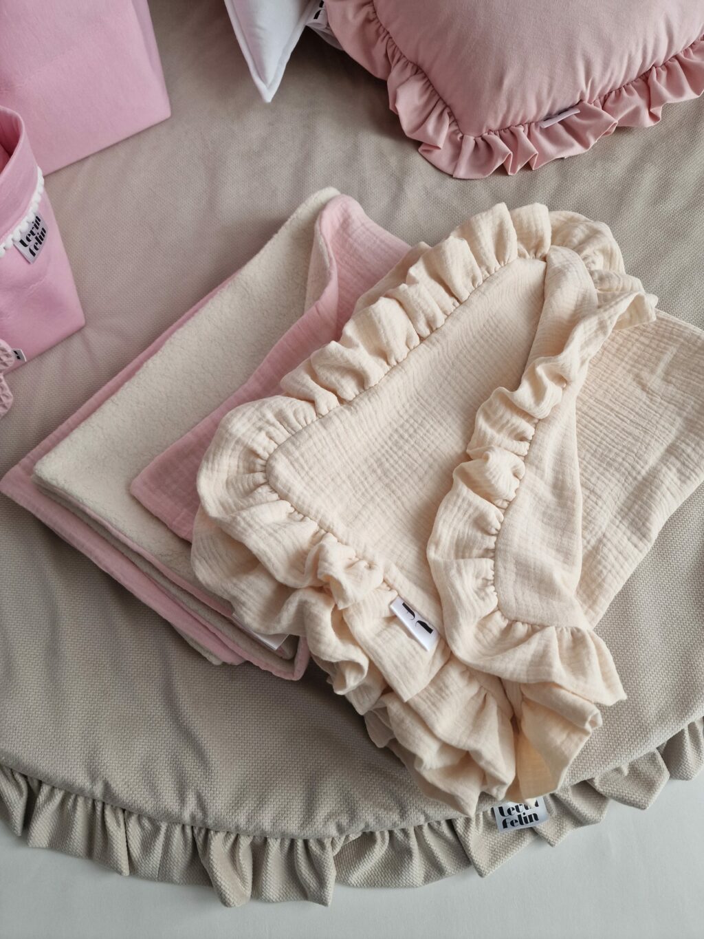 Mušelínová deka s volánem Mušelínová deka s volánem