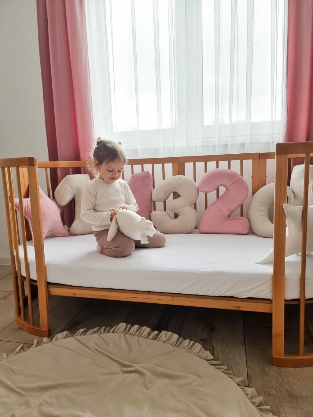 Polštář velvet písmeno