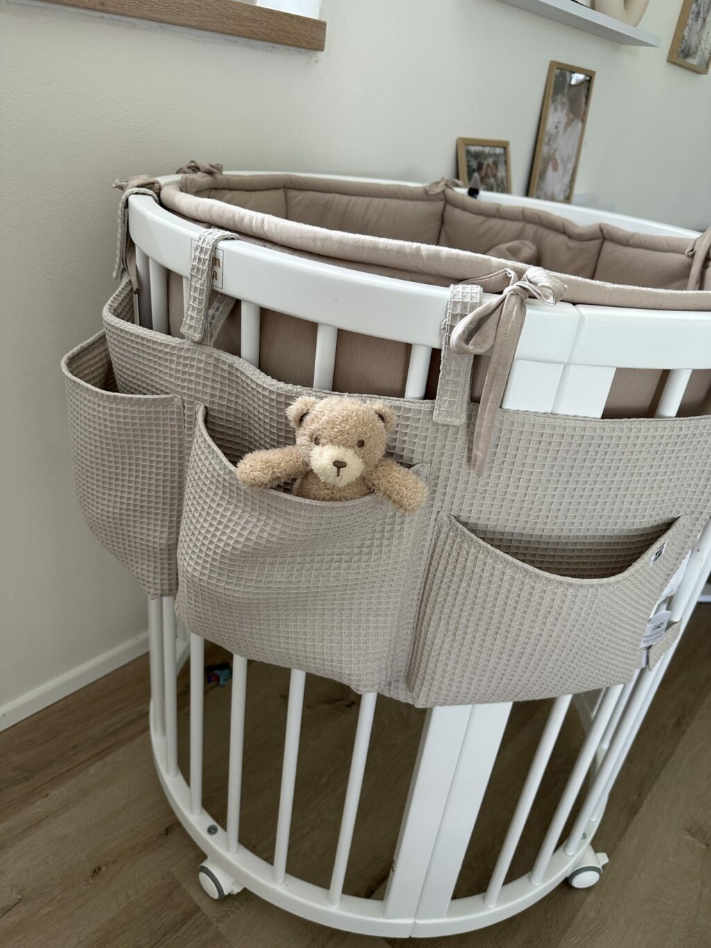 Univerzální vafle organizér na dětskou postýlku – M Univerzální vafle organizér na dětskou postýlku – M