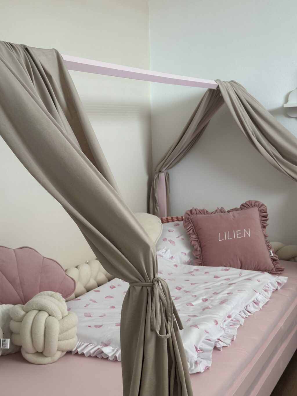 Bavlněný baldachýn na domečkovou postel (2 ks)