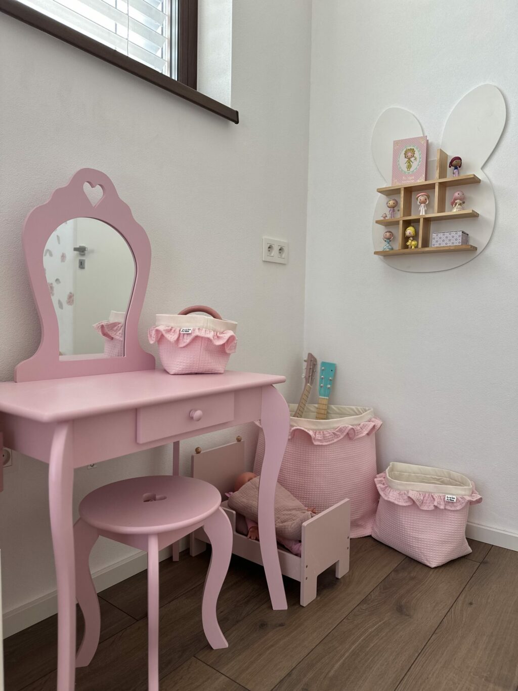 Set 4 vafle košíků s volánem (XS, S, M, L)