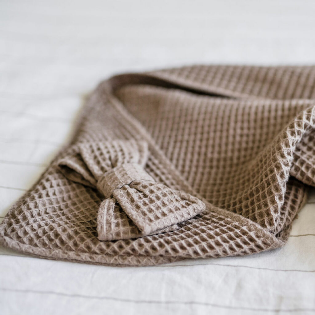 Dětská osuška s kapucí a mašličkou