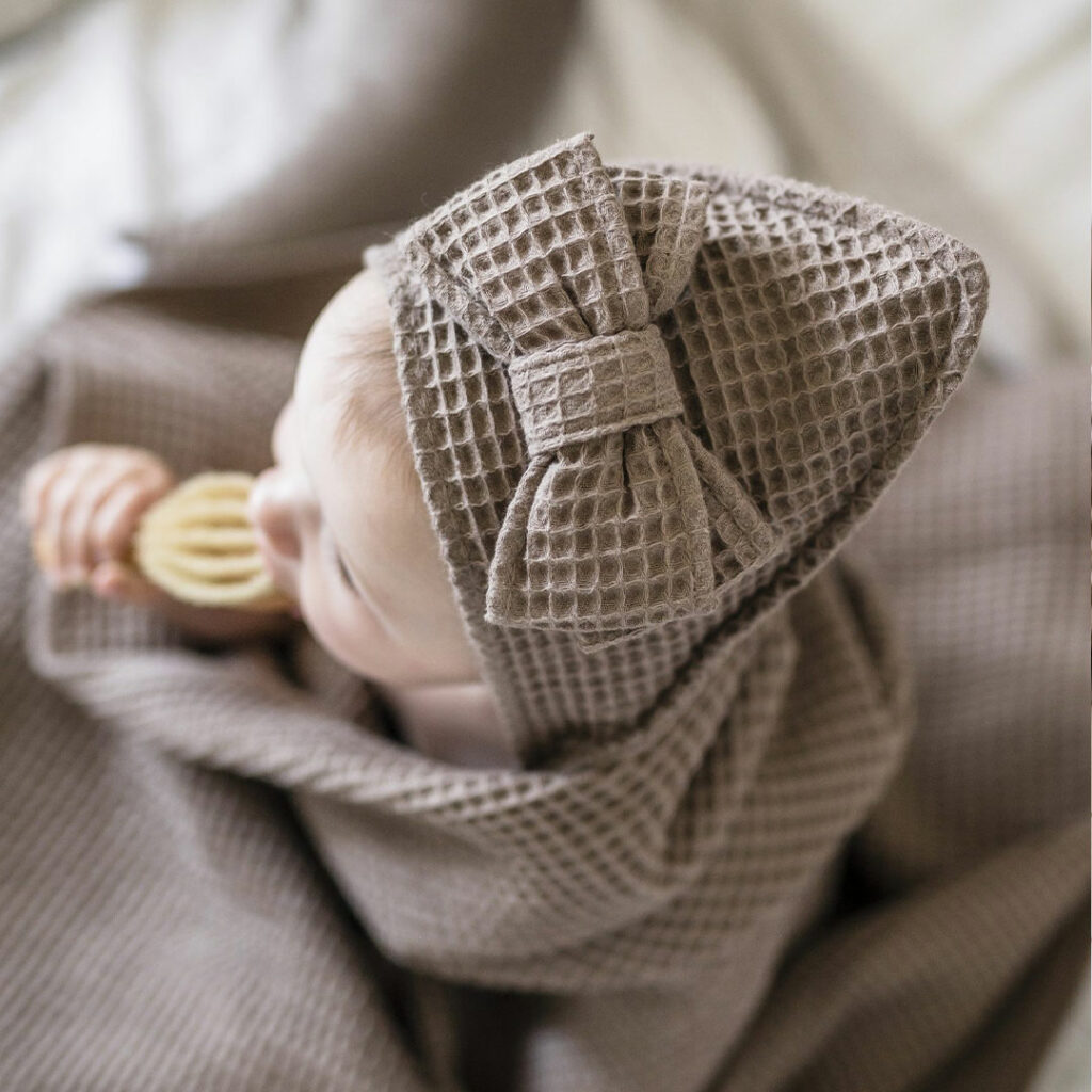 Dětská osuška s kapucí a mašličkou